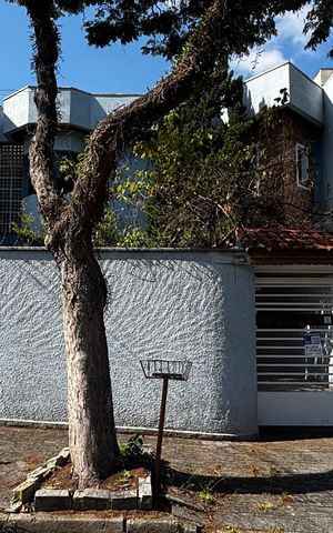 Casa à venda com 536m², 4 quartos e 11 vagas Casa à venda com 536m², 4 quartos e 11 vagasFachada