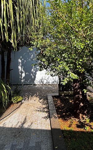 Casa à venda com 536m², 4 quartos e 11 vagas Casa à venda com 536m², 4 quartos e 11 vagasQuintal