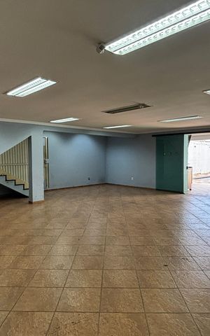 Casa à venda com 536m², 4 quartos e 11 vagas Casa à venda com 536m², 4 quartos e 11 vagasGaragem