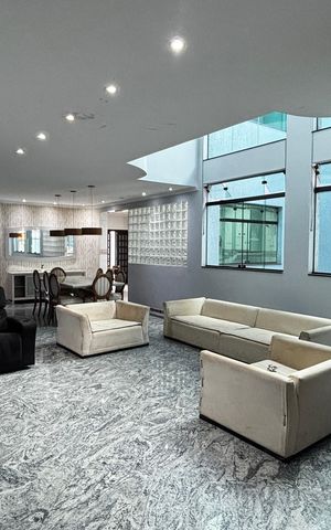 Casa à venda com 536m², 4 quartos e 11 vagas Casa à venda com 536m², 4 quartos e 11 vagasSala de Estar