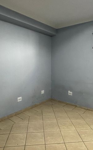 Casa à venda com 536m², 4 quartos e 11 vagas Casa à venda com 536m², 4 quartos e 11 vagasQuarto de Serviço