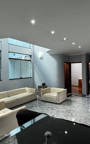 Casa à venda com 536m², 4 quartos e 11 vagas Casa à venda com 536m², 4 quartos e 11 vagasSala de Estar