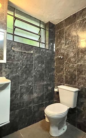 Casa para alugar com 190m², 4 quartos e 2 vagas Casa para alugar com 190m², 4 quartos e 2 vagasBanheiro de serviço