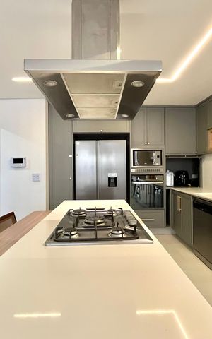 Casa para alugar com 190m², 4 quartos e 2 vagas Casa para alugar com 190m², 4 quartos e 2 vagasCozinha