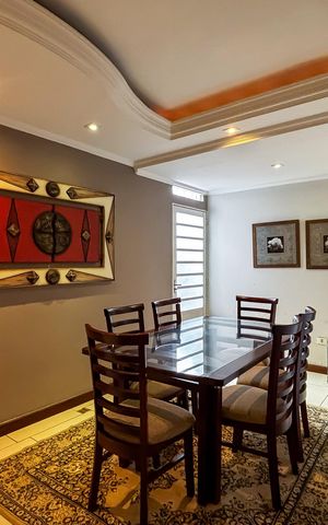 Casa à venda com 230m², 3 quartos e 2 vagas