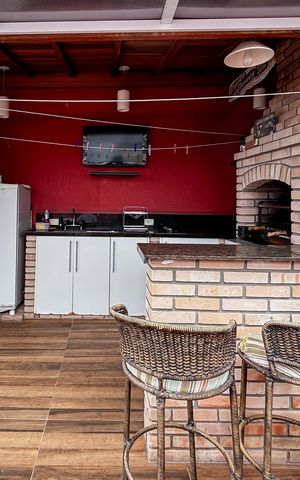 Casa à venda com 230m², 3 quartos e 2 vagas