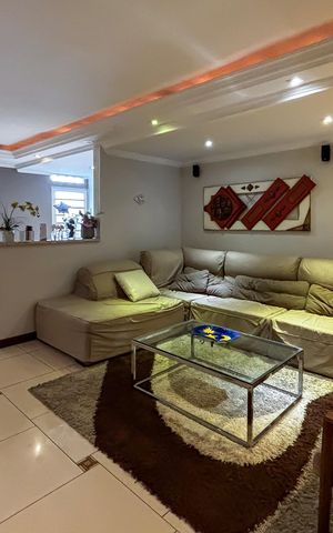 Casa à venda com 230m², 3 quartos e 2 vagas