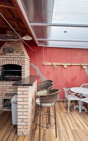 Casa à venda com 230m², 3 quartos e 2 vagas