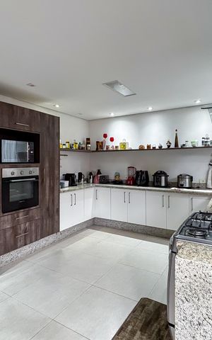 Casa à venda com 230m², 3 quartos e 2 vagas