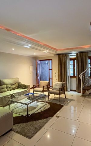 Casa à venda com 230m², 3 quartos e 2 vagas