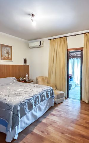 Casa à venda com 230m², 3 quartos e 2 vagas