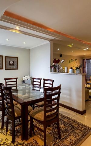 Casa à venda com 230m², 3 quartos e 2 vagas