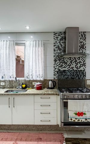 Casa à venda com 230m², 3 quartos e 2 vagas