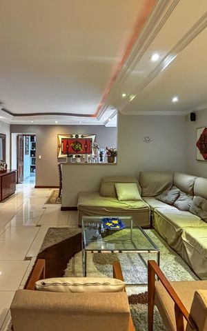 Casa à venda com 230m², 3 quartos e 2 vagas