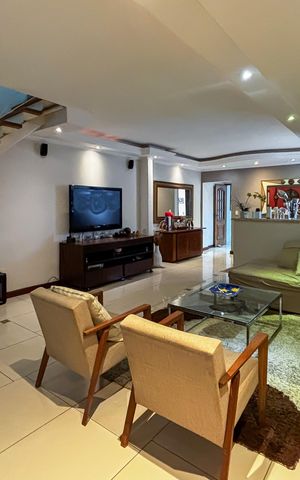 Casa à venda com 230m², 3 quartos e 2 vagas