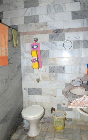 Casa à venda com 450m², 2 quartos e 8 vagasBanheiro da Suíte