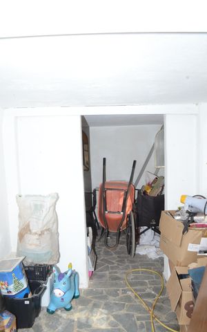 Casa à venda com 450m², 2 quartos e 8 vagasPorão