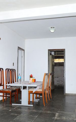 Casa à venda com 450m², 2 quartos e 8 vagasSala