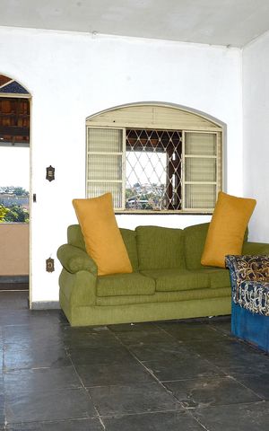 Casa à venda com 450m², 2 quartos e 8 vagasSala