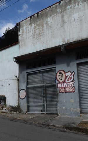 Casa à venda com 450m², 2 quartos e 8 vagasFachada