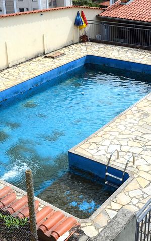 Casa à venda com 450m², 2 quartos e 8 vagasPiscina