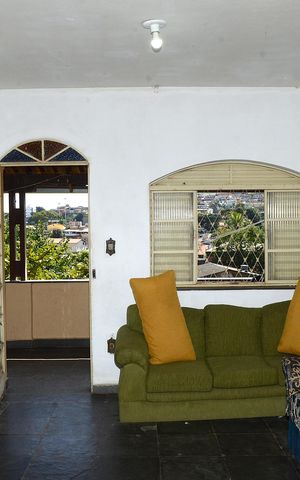 Casa à venda com 450m², 2 quartos e 8 vagasSala