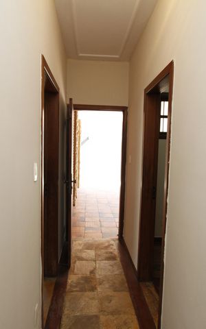 Casa para alugar com 350m², 4 quartos e 5 vagasCorredor
