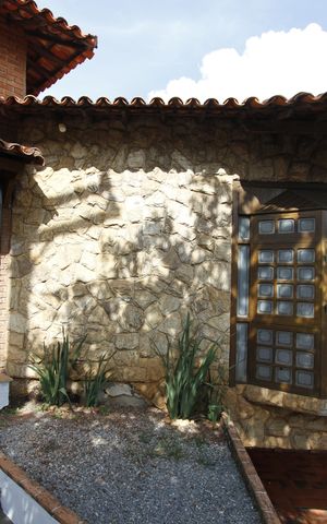 Casa para alugar com 350m², 4 quartos e 5 vagasEntrada