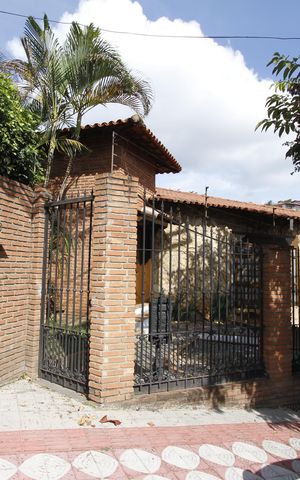 Casa para alugar com 350m², 4 quartos e 5 vagasFachada