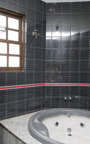 Casa para alugar com 350m², 4 quartos e 5 vagasBanheiro do quarto 2