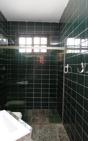 Casa para alugar com 350m², 4 quartos e 5 vagasBanheiro 3