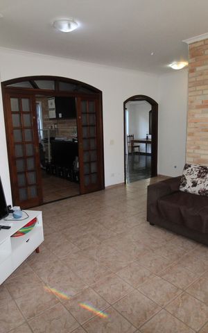 Casa de condomínio para alugar com 327m², 6 quartos e 4 vagasSala 1