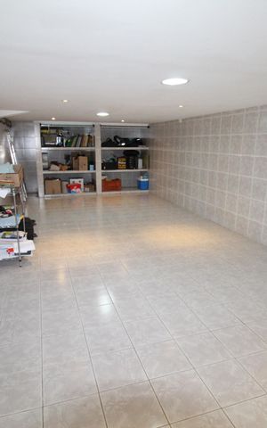 Casa de condomínio para alugar com 327m², 6 quartos e 4 vagasEdícula Sala 1