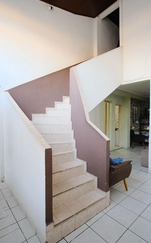 Casa à venda com 186m², 4 quartos e sem vagaHall
