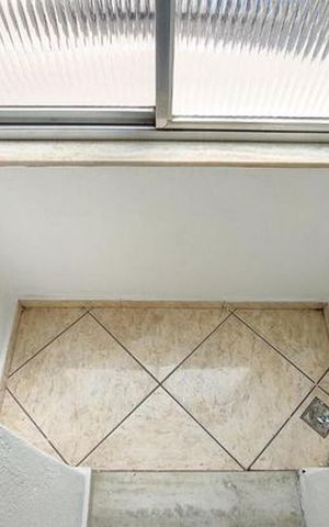 Apartamento à venda com 98m², 2 quartos e sem vaga Apartamento à venda com 98m², 2 quartos e sem vagaVaranda