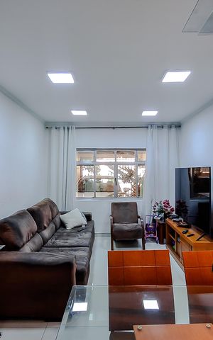 Casa à venda com 162m², 2 quartos e 2 vagas Casa à venda com 162m², 2 quartos e 2 vagasSala