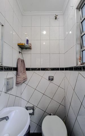 Casa à venda com 162m², 2 quartos e 2 vagas Casa à venda com 162m², 2 quartos e 2 vagasBanheiro de serviço