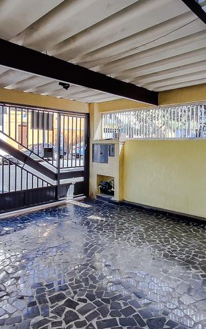 Casa à venda com 162m², 2 quartos e 2 vagas Casa à venda com 162m², 2 quartos e 2 vagasGaragem