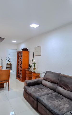 Casa à venda com 162m², 2 quartos e 2 vagas Casa à venda com 162m², 2 quartos e 2 vagasSala