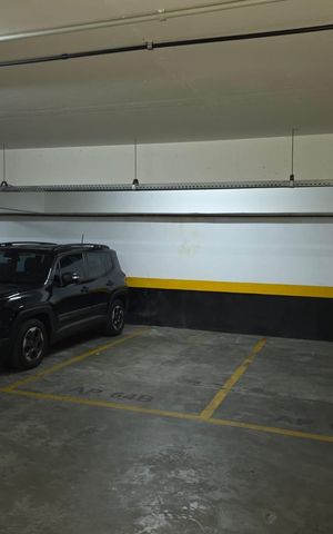 Apartamento à venda com 128m², 3 quartos e 3 vagas Apartamento à venda com 128m², 3 quartos e 3 vagasGaragem