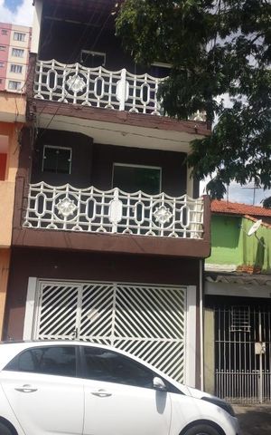 Casa à venda com 150m², 2 quartos e 1 vaga Casa à venda com 150m², 2 quartos e 1 vagaFachada