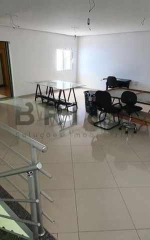 Casa à venda com 179m², 5 quartos e 6 vagas