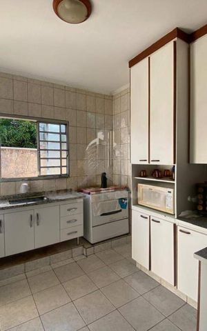 Casa à venda com 111m², 3 quartos e 8 vagas