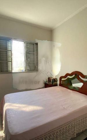 Casa à venda com 111m², 3 quartos e 8 vagas