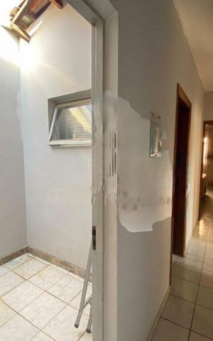 Casa à venda com 111m², 3 quartos e 8 vagas