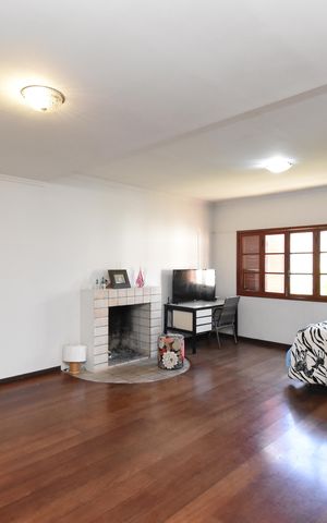 Casa à venda com 242m², 3 quartos e 2 vagasSala