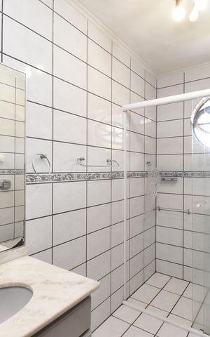 Casa à venda com 242m², 3 quartos e 2 vagasBanheiro 2