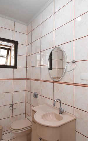 Casa à venda com 242m², 3 quartos e 2 vagasLavabo