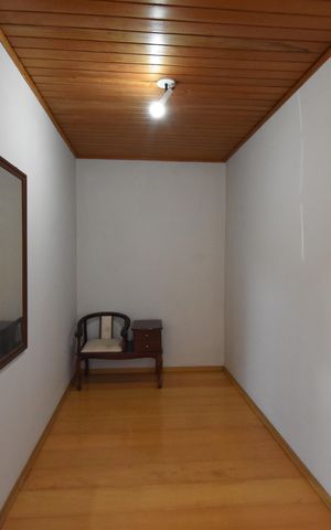 Casa à venda com 242m², 3 quartos e 2 vagasSuíte