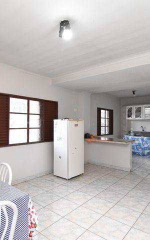 Casa à venda com 242m², 3 quartos e 2 vagasCozinha e Sala de jantar